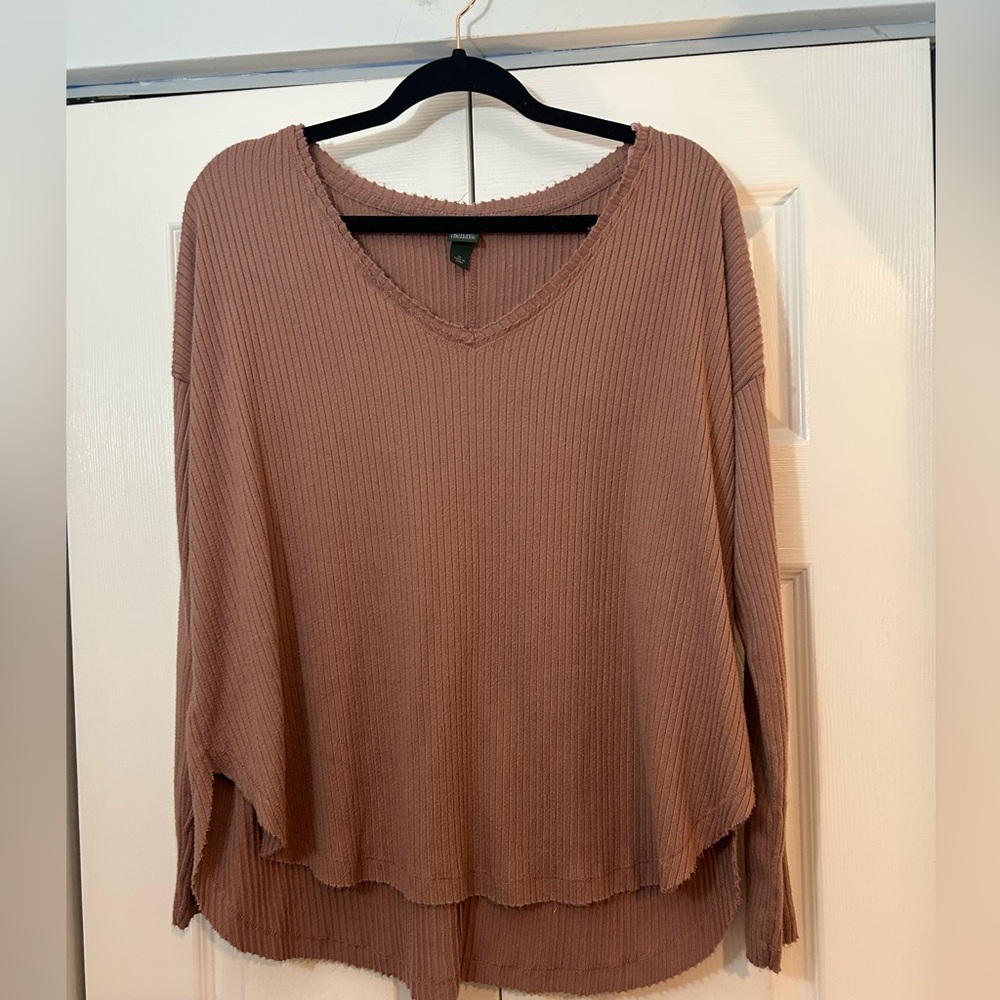 Wild Fable Ribbed V-Neck Long Sleeve Top Distressed Raw Hem Mauve Size M